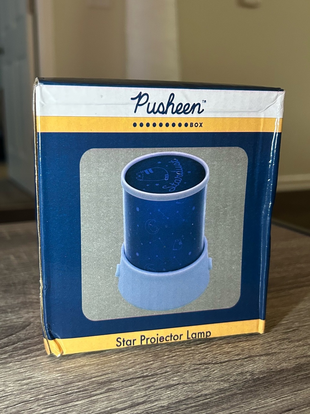 Pusheen Box Fall 2020 Out of this world Star Projector Lamp